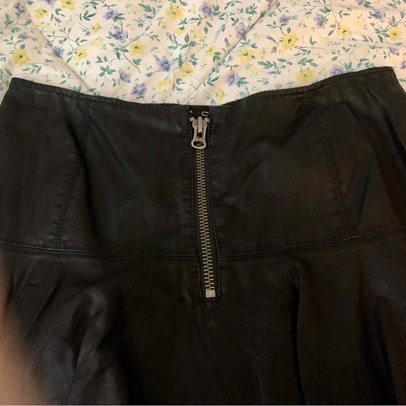 FREE PEOPLE NEW Black Vegan Leather Flare Skirt, Back Zip, Size 8 - Picture 9 of 14